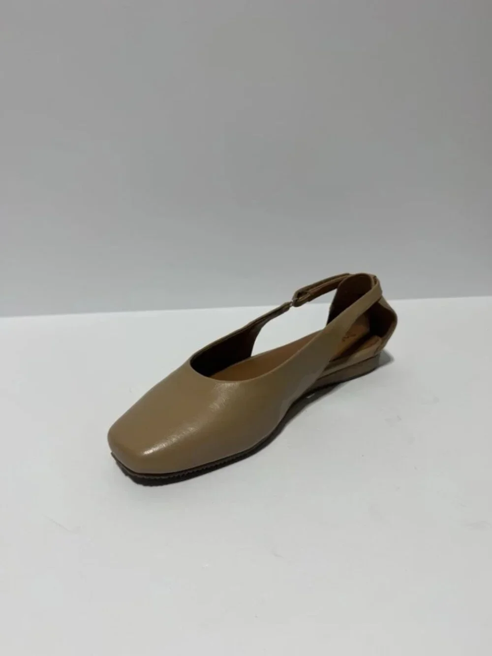Softwalk Womens Venice Flats Beige Size 7W